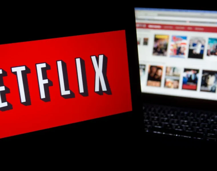 Netflix offrirà l'abbonamento con pubblicità a partire da novembre, al prezzo di 7 dollari al mese