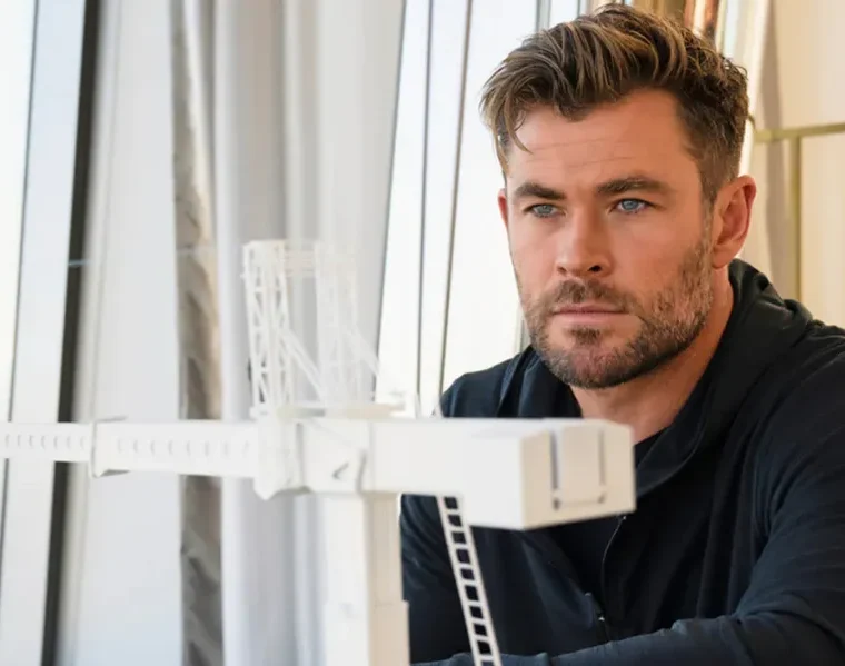 Dopo aver collaborato con Chris Hemsworth alla serie Disney+ Limitless, Darren Aronofsky vuole affidare alla star di Thor un lungometraggio.