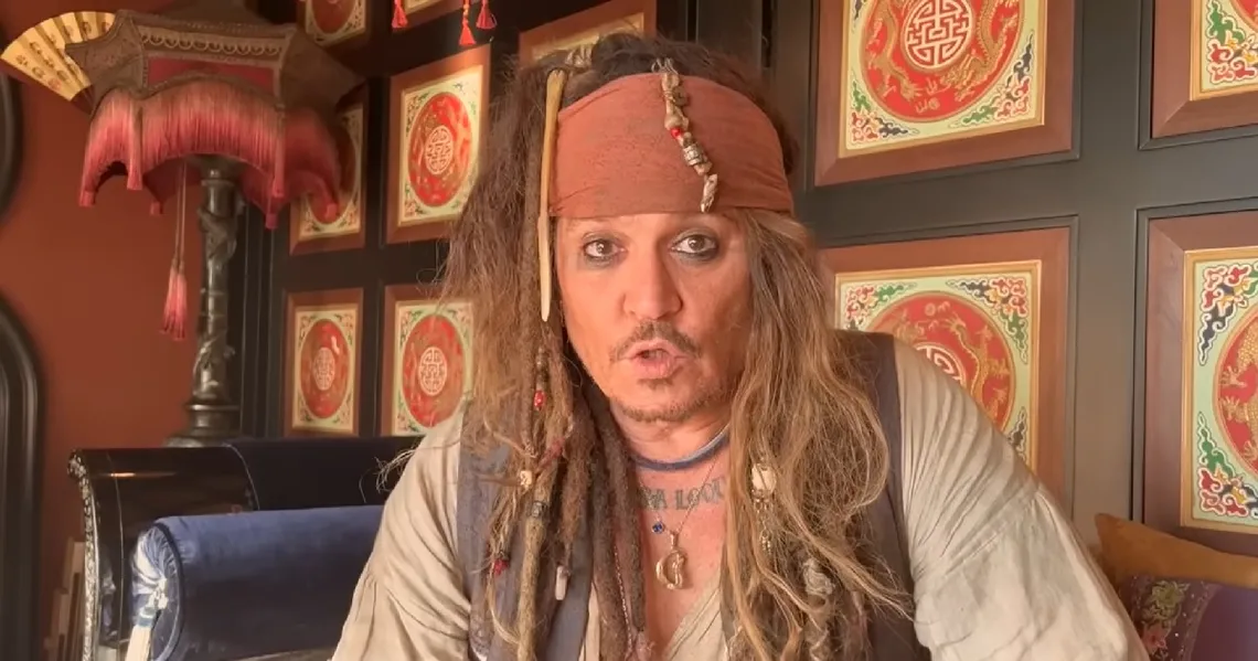 Johnny Depp ha fatto un'apparizione a sorpresa nei panni del Capitano Jack Sparrow in un video personale della Fondazione Make-A-Wish.