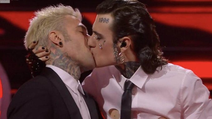 Mister Movie | Il Bacio tra Rosa Chemical e Fedez a Sanremo 2023? “Tutto Preparato” Mister Movie | Il Bacio tra Rosa Chemical e Fedez a Sanremo 2023? “Tutto Preparato”