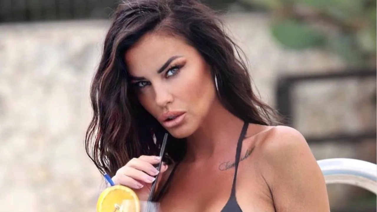 antonella mosetti ecco la verità shock sull addio all isola scopri il motivo reale da Mistermovie.it antonella mosetti ecco la verità shock sull addio all isola scopri il motivo reale