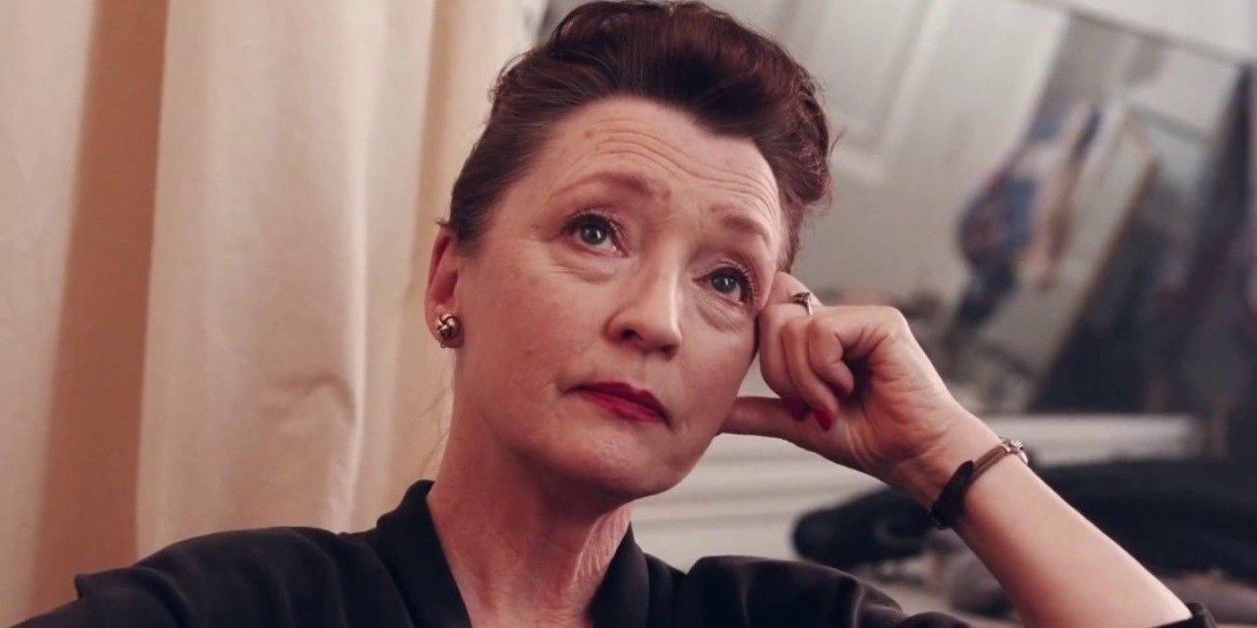 Lesley Manville si prepara alla guerra nella prima immagine di “Winter of the Crow”