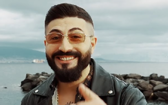 Immagine Copertina «Chi è il Cantante Carmine Diamante, morto a 35 anni per una scossa elettrica»