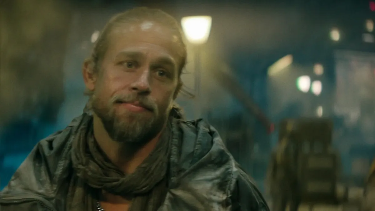Immagine Copertina «Charlie Hunnam sarà Ed Gein in Monster 3 stagione su Netflix»