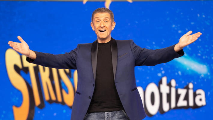 Ezio Greggio striscia la notizia