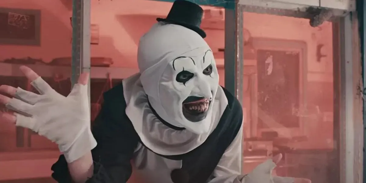 Damien Leone ha scritto la sceneggiatura di Terrifier 2 mentre era ancora un fattorino Damien Leone ha scritto la sceneggiatura di Terrifier 2 mentre era ancora un fattorino