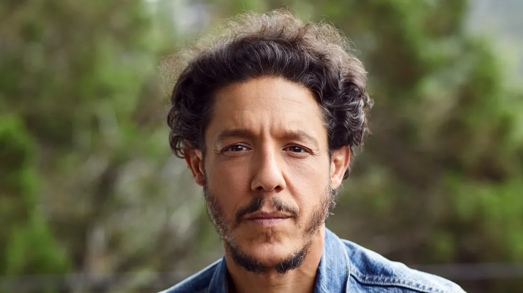 Immagine Copertina «Theo Rossi Protagonista e Produttore Esecutivo di Come With Me»