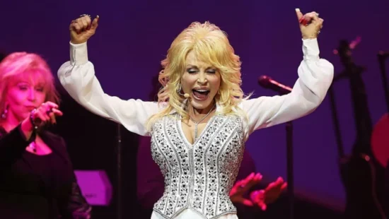 Dolly Parton rifiutò 7 milioni per Supergirl: il motivo del no a Selena