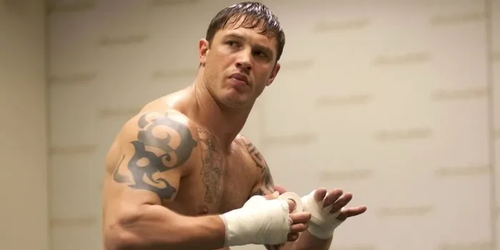 Warrior con Tom Hardy: Il Cult MMA Sbarca in Streaming Gratis