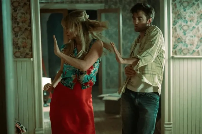 Immagine Copertina «Die My Love: Jennifer Lawrence e Robert Pattinson nel lato oscuro della maternità»