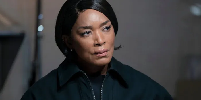 Angela Bassett: Ancora Scioccata dalla Morte di Bobby in 9-1-1 e il Futuro di Athena