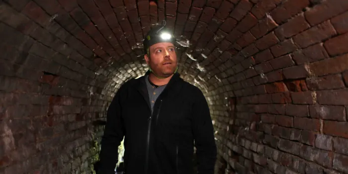 Immagine Copertina «Expedition Unknown Stagione 15: Josh Gates a Caccia di Misteri Nazisti e Tesori Perduti»