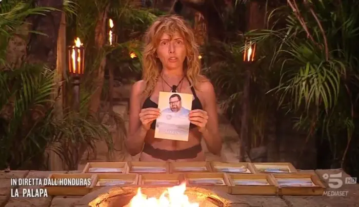 Mister Movie | Loredana Cannata infiamma L’Isola dei Famosi: la sua nomination contro Mario Adinolfi è già storia Mister Movie | Loredana Cannata infiamma L’Isola dei Famosi: la sua nomination contro Mario Adinolfi è già storia