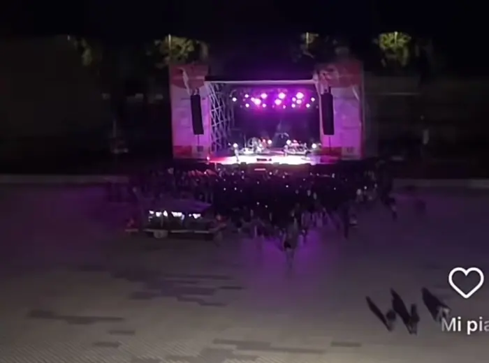 Flop Giusy Ferreri e il “concerto deserto” a Siena? Una fake news Flop Giusy Ferreri e il “concerto deserto” a Siena? Una fake news