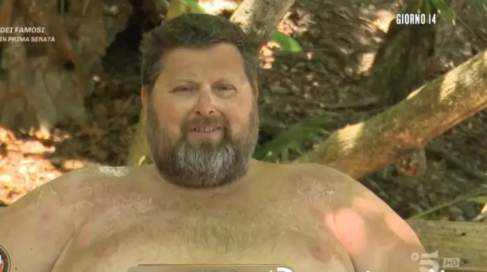 Mister Movie Isola dei Famosi 2025: Mario Adinolfi “tradisce” Jey Lillo… e svela il motivo shock! Mister Movie Isola dei Famosi 2025: Mario Adinolfi “tradisce” Jey Lillo… e svela il motivo shock!