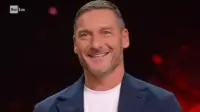 Francesco Totti e la generosità segreta: soldi lasciati nelle cassette della posta