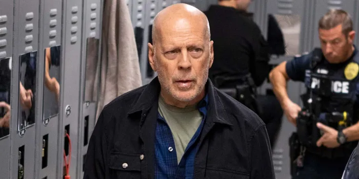 Immagine Copertina «Bruce Willis e Demenza: Come Ha Continuato a Recitare? I Dettagli dal Libro di Emma»