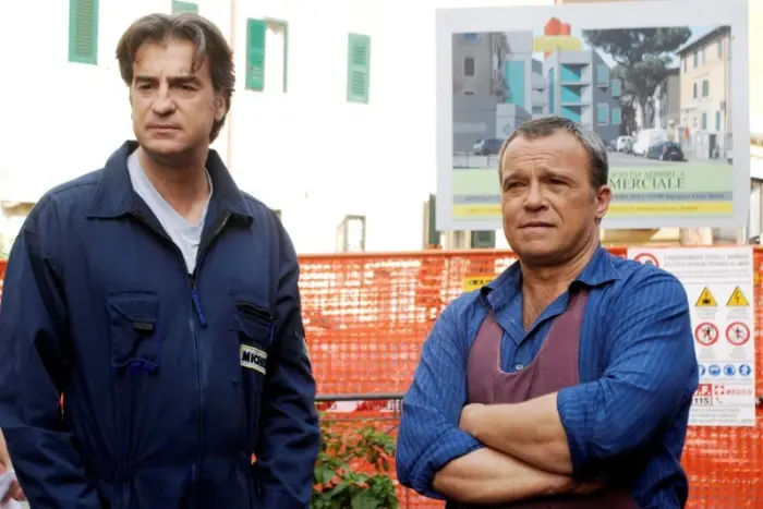 Immagine Copertina «Max Tortora Saluta i “Cesaroni”: Niente Ritorno per Ezio nella Nuova Stagione!»