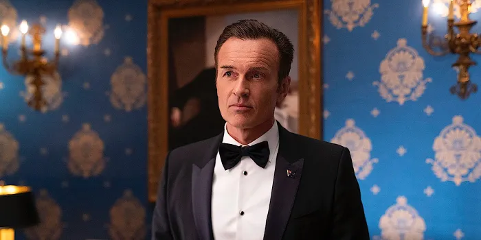 Julian McMahon: Un Addio Che Lascia il Segno Tra Streghe e Nip/Tuck