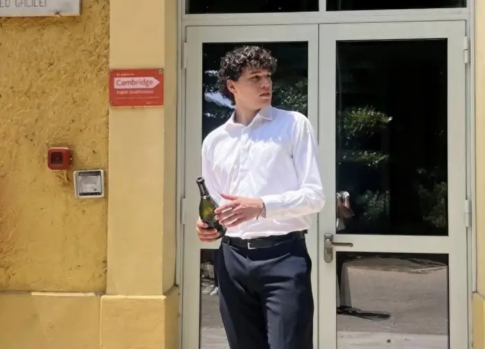 Nicolò Filippucci di Amici 2025 festeggia la Maturità: “Finalmente maturo”