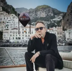 Tim Burton prepara un nuovo film con Kazuo Ishiguro: i dettagli